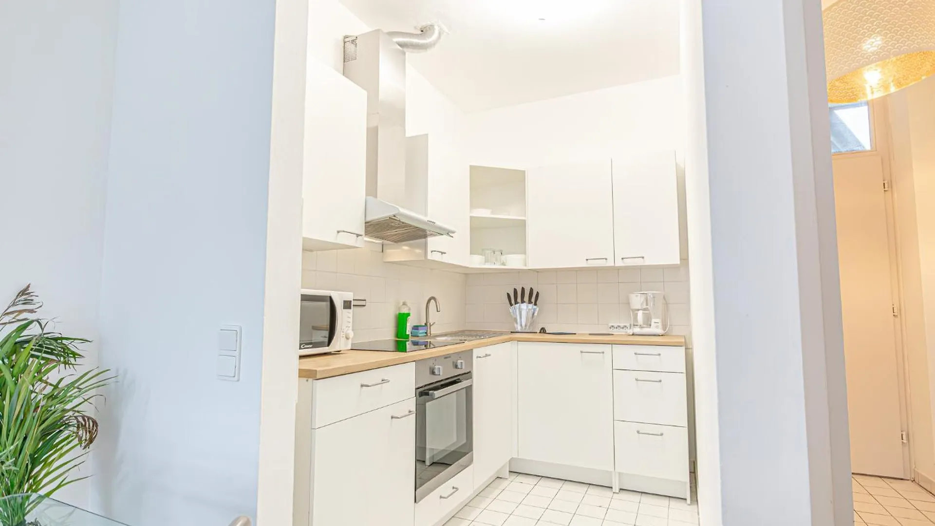 Lovely 2Br & 1Lr Apartment In The Heart Of Wien 0*,  Österrike