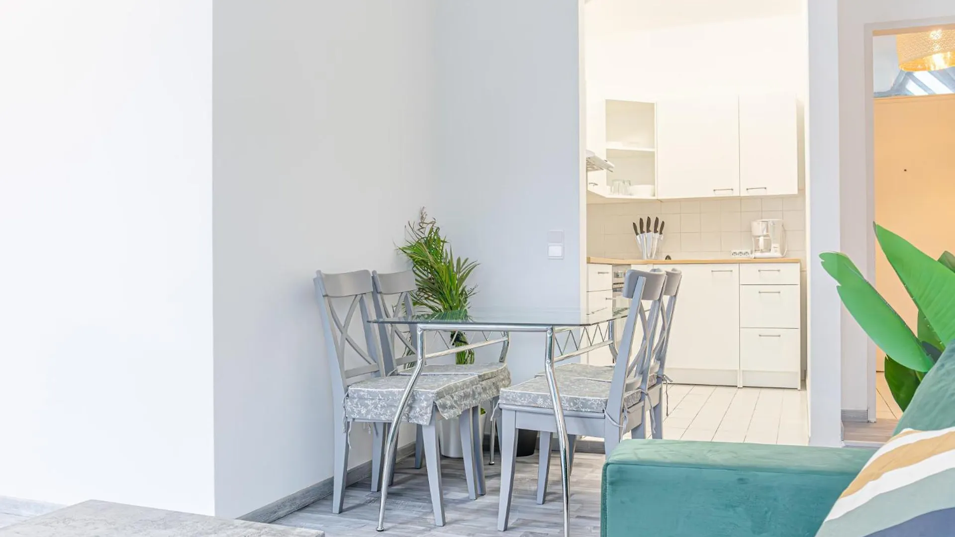 Lovely 2Br & 1Lr Apartment In The Heart Of Wien Österrike