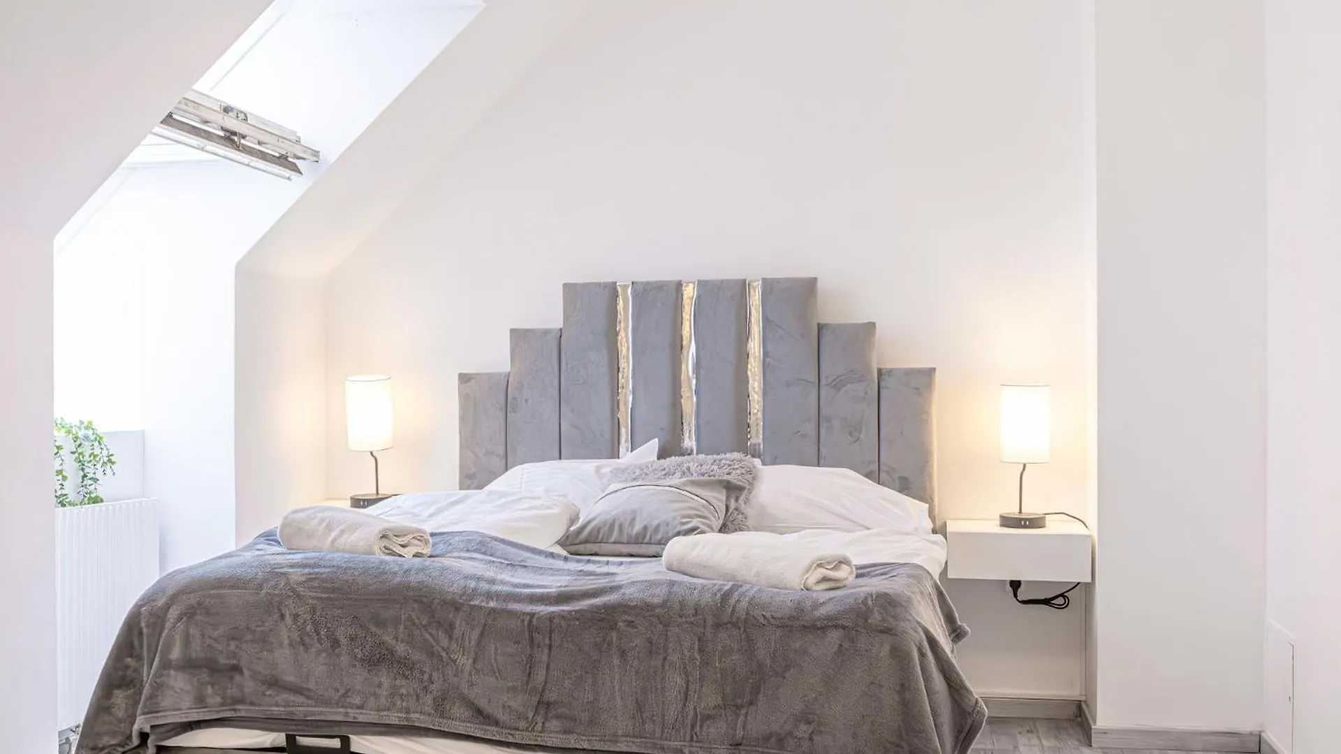 Lovely 2Br & 1Lr Apartment In The Heart Of Βιέννη
