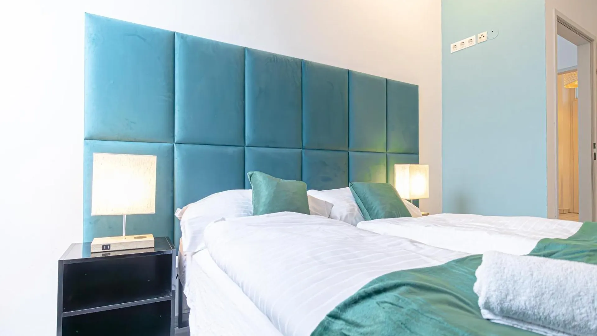 Lovely 2Br & 1Lr Apartment In The Heart Of Βιέννη