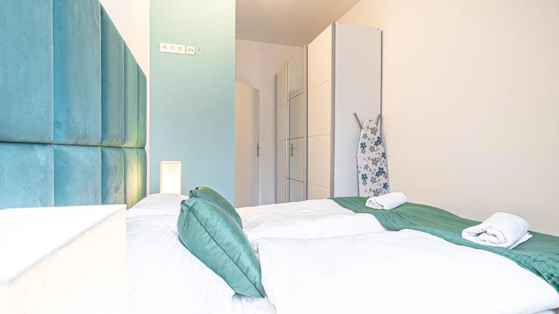 Lovely 2Br & 1Lr Apartment In The Heart Of Βιέννη